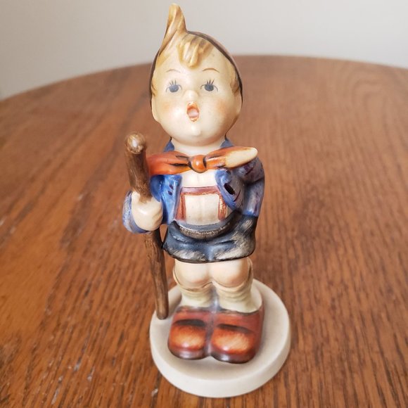 M I HUMMEL GOEBEL "LITTLE HIKER" FIGURINE HUM 16 2/0 4" W GERMANY EXCELLENT